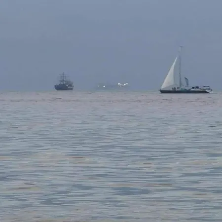 In Gdynia Near Baltic Beach, Cleaning Included Appartement